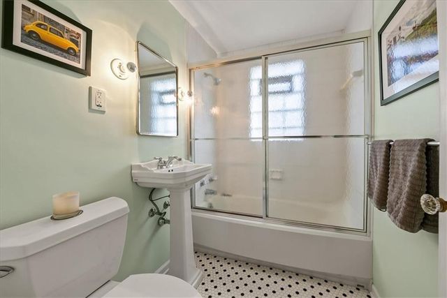 3913 W 67th Terrace, Prairie Village, KS 66208