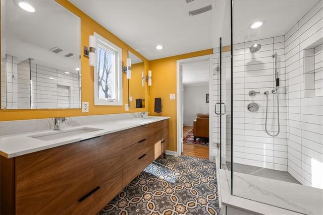 3913 W 67th Terrace, Prairie Village, KS 66208