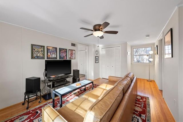 3913 W 67th Terrace, Prairie Village, KS 66208