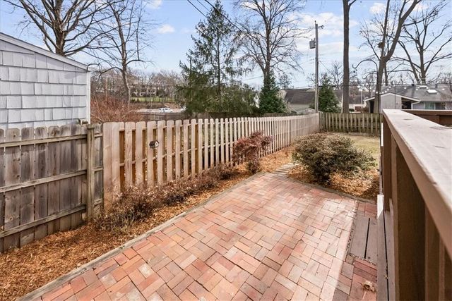 3913 W 67th Terrace, Prairie Village, KS 66208