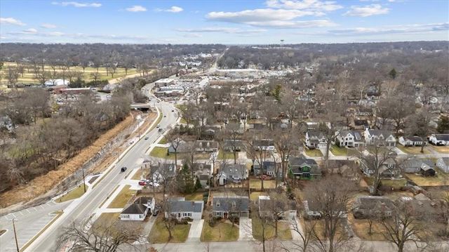 3913 W 67th Terrace, Prairie Village, KS 66208