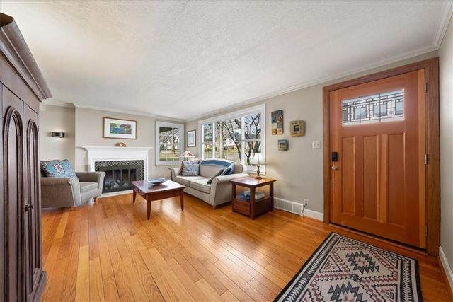 3913 W 67th Terrace, Prairie Village, KS 66208