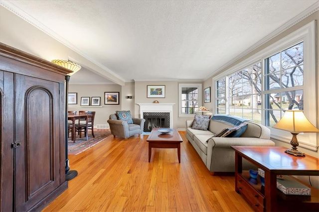 3913 W 67th Terrace, Prairie Village, KS 66208