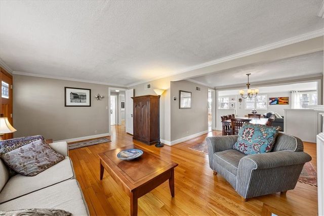 3913 W 67th Terrace, Prairie Village, KS 66208