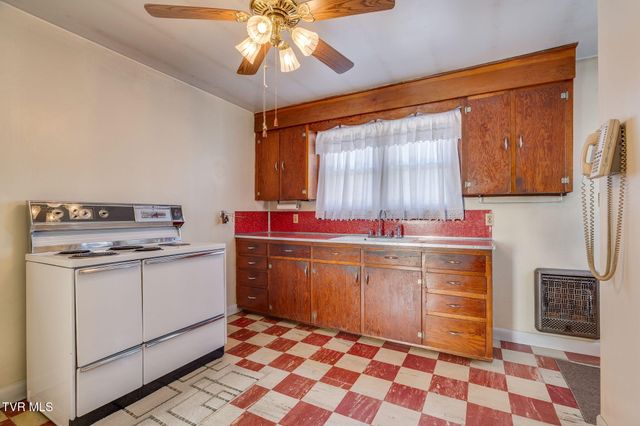 2844 Rocky Springs Road, Piney Flats, TN 37686