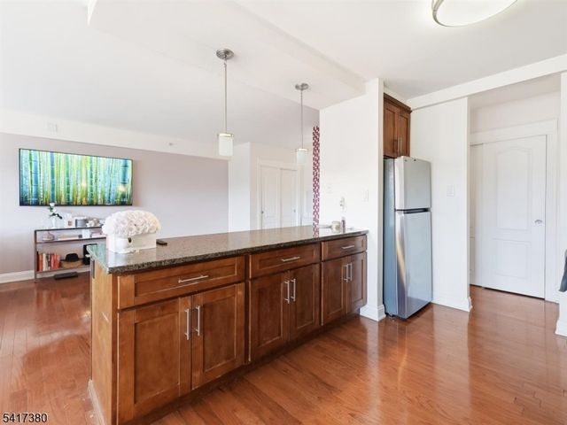 60 Parkway Dr, East Orange City, NJ 07017