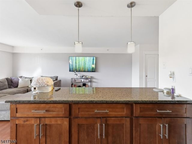 60 Parkway Dr, East Orange City, NJ 07017