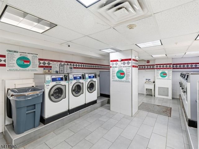 60 Parkway Dr, East Orange City, NJ 07017