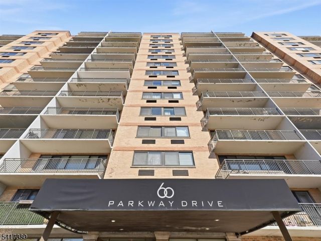 60 Parkway Dr, East Orange City, NJ 07017