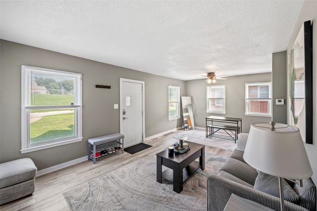 1230 60th Street, Des Moines, IA 50311