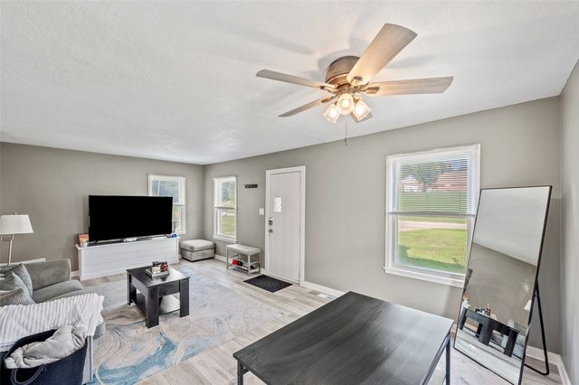 1230 60th Street, Des Moines, IA 50311