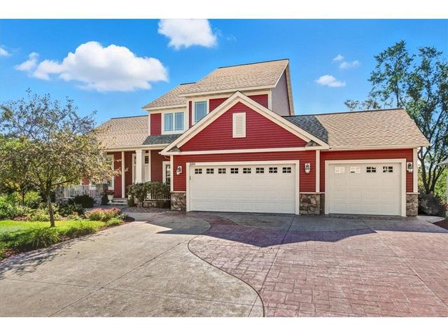 2094 Rushmore Drive, River Falls, WI 54022