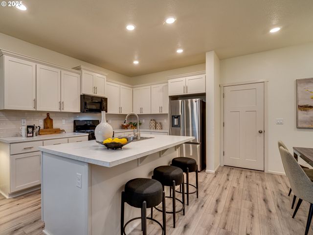 1786 Nw LANDON St, Mc Minnville, OR 97128