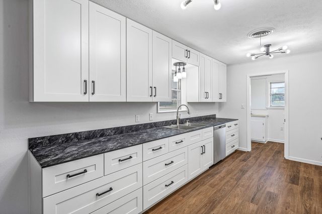 1240 N Texas, De Leon, TX 76444