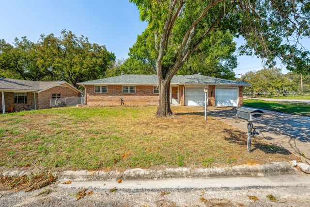 1240 N Texas, De Leon, TX 76444