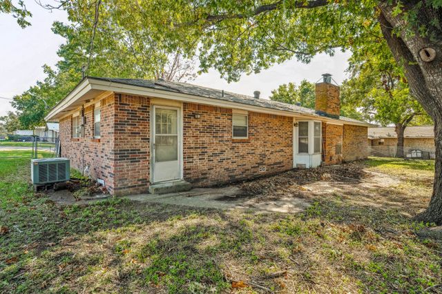 1240 N Texas, De Leon, TX 76444