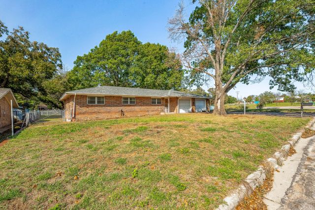 1240 N Texas, De Leon, TX 76444