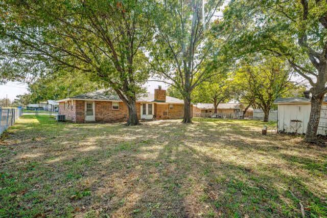 1240 N Texas, De Leon, TX 76444