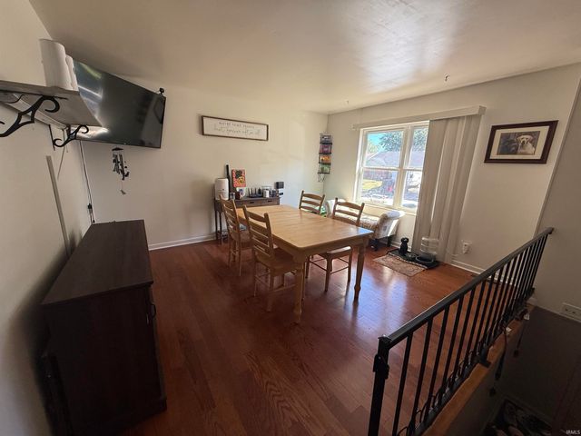 5900 Whitethorne Drive, Evansville, IN 47710