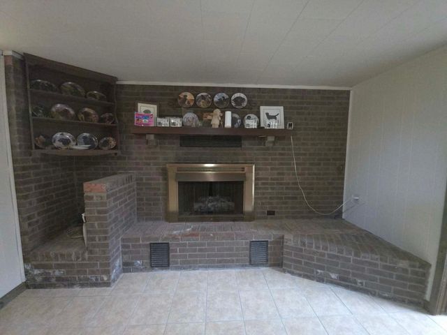 5900 Whitethorne Drive, Evansville, IN 47710
