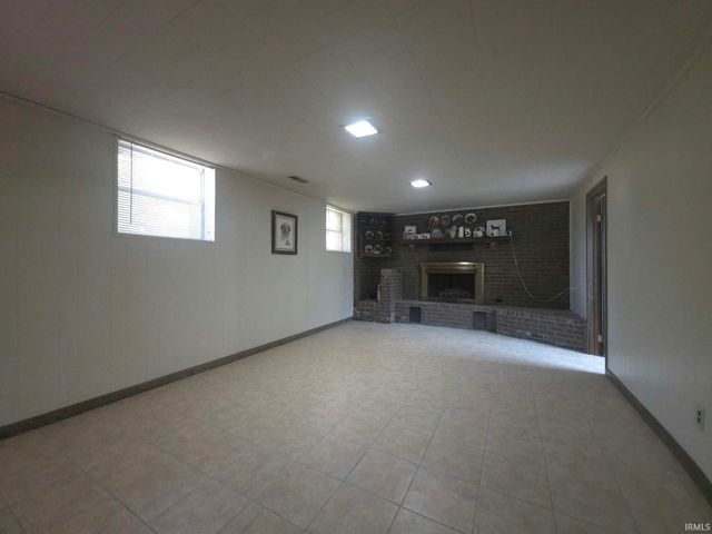 5900 Whitethorne Drive, Evansville, IN 47710