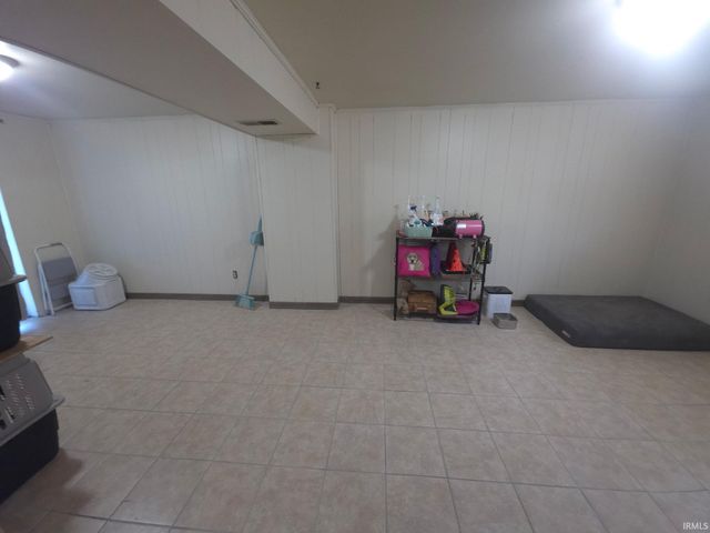 5900 Whitethorne Drive, Evansville, IN 47710