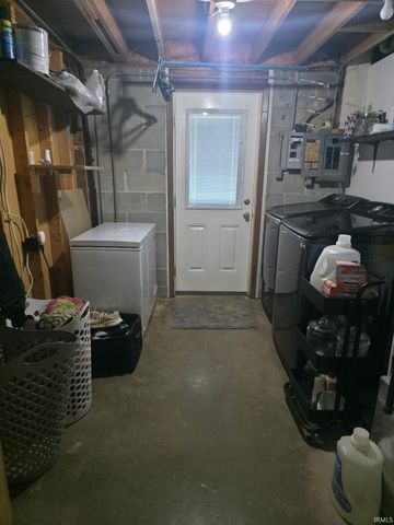5900 Whitethorne Drive, Evansville, IN 47710