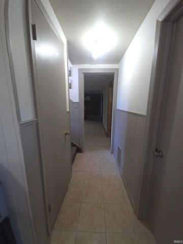 5900 Whitethorne Drive, Evansville, IN 47710