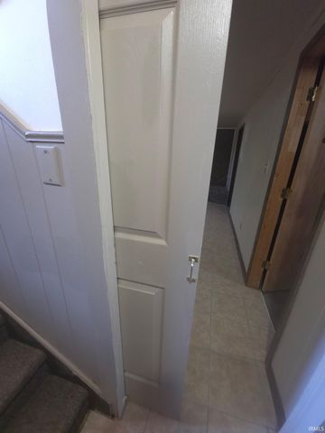 5900 Whitethorne Drive, Evansville, IN 47710