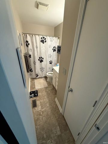 5900 Whitethorne Drive, Evansville, IN 47710