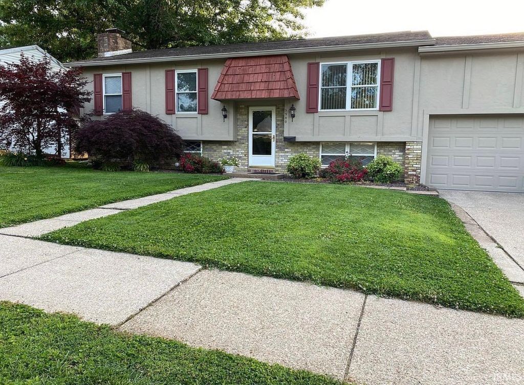 5900 Whitethorne Drive, Evansville, IN 47710