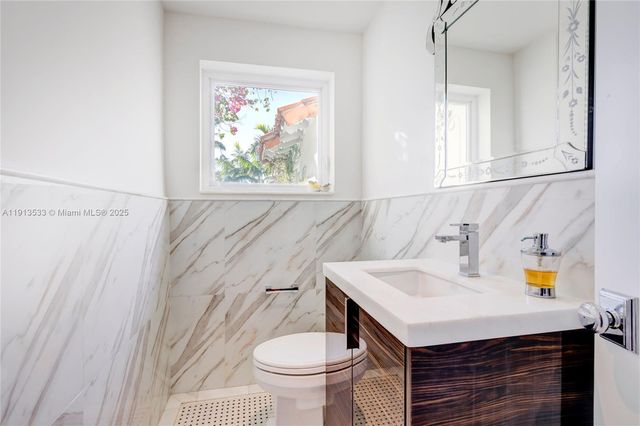 5800 La Gorce Dr NA, Miami Beach, FL 33140