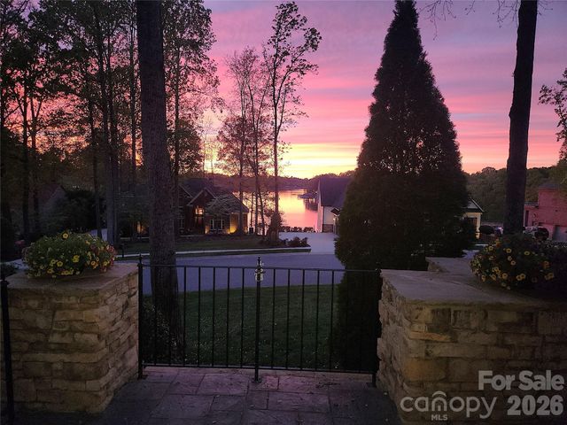 163 W Maranta Road, Mooresville, NC 28117