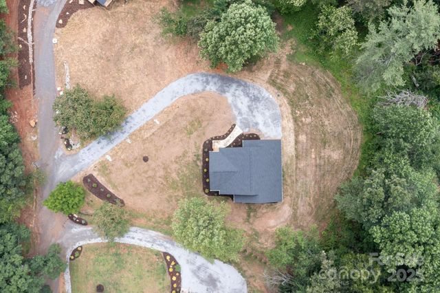82 Lillycrop Lane, Hendersonville, NC 28792
