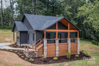82 Lillycrop Lane, Hendersonville, NC 28792