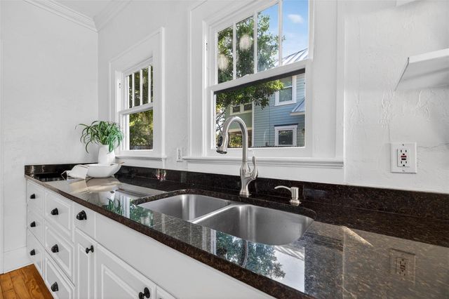 736 6TH STREET N, St Petersburg, FL 33701