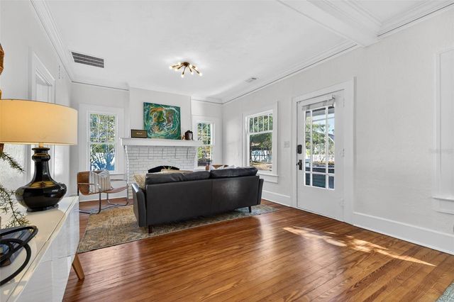 736 6TH STREET N, St Petersburg, FL 33701