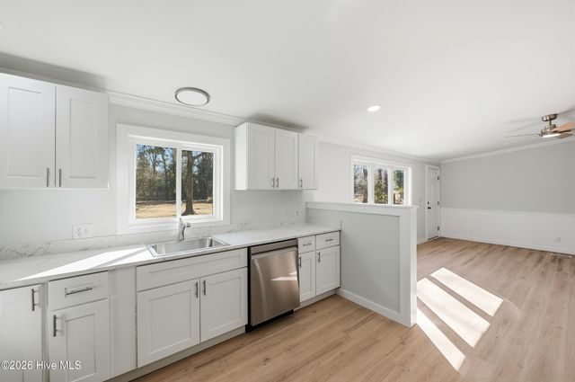 5595 Shaw Highway, Rocky Point, NC 28457