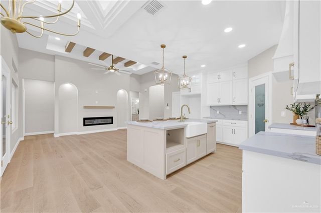 1323 S 9th Street, Alamo, TX 78516