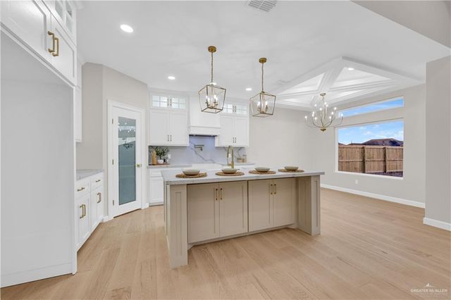 1323 S 9th Street, Alamo, TX 78516