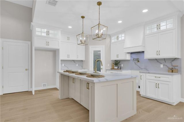 1323 S 9th Street, Alamo, TX 78516