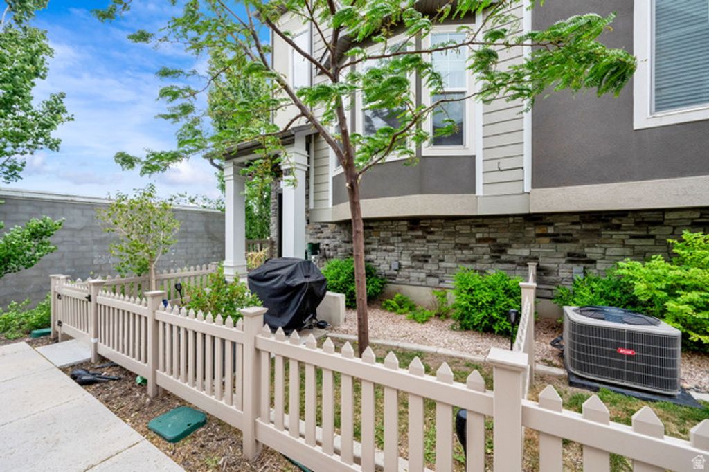 Image 2 of property listing at 1414 S 800 W ##D 4-5, Woods Cross, UT 84087