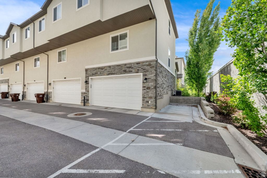 Image 24 of property listing at 1414 S 800 W ##D 4-5, Woods Cross, UT 84087