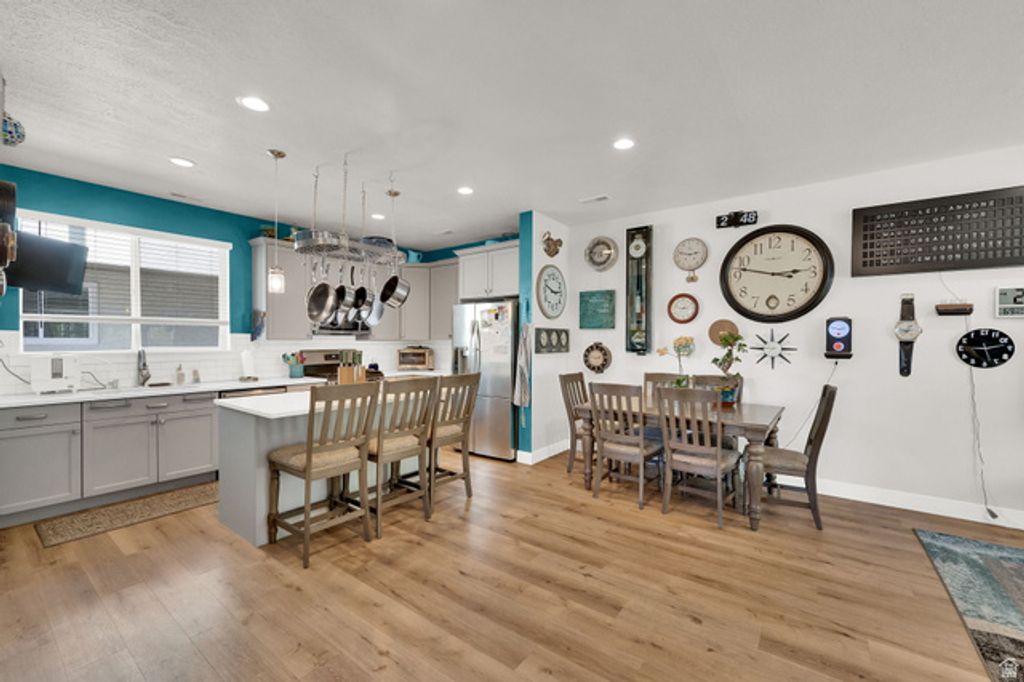 Image 5 of property listing at 1414 S 800 W ##D 4-5, Woods Cross, UT 84087