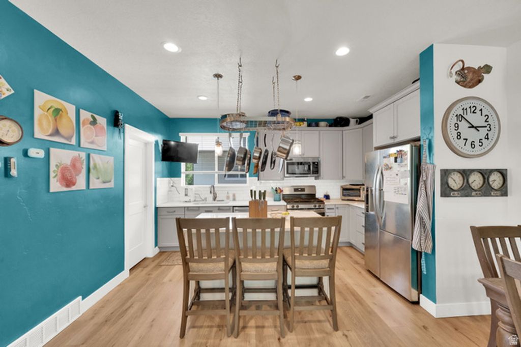 Image 7 of property listing at 1414 S 800 W ##D 4-5, Woods Cross, UT 84087