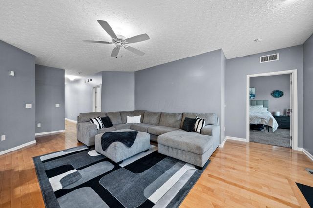 2010 Sugar Mill Drive, Pataskala, OH 43062