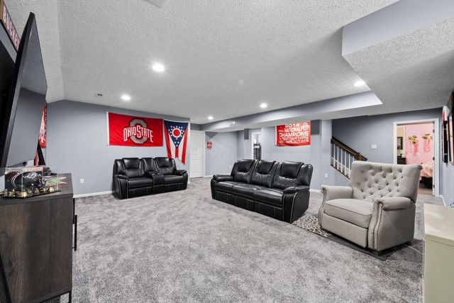 2010 Sugar Mill Drive, Pataskala, OH 43062