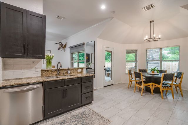 210 Willow Creek Drive, Weatherford, TX 76085