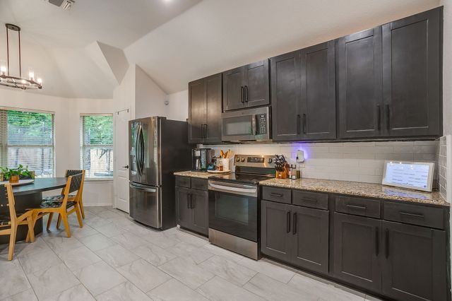 210 Willow Creek Drive, Weatherford, TX 76085
