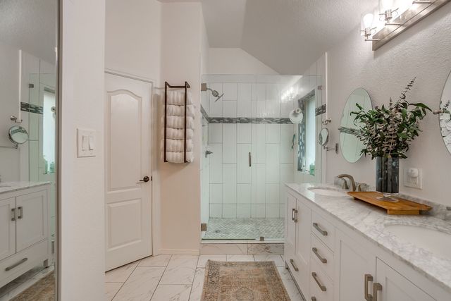210 Willow Creek Drive, Weatherford, TX 76085